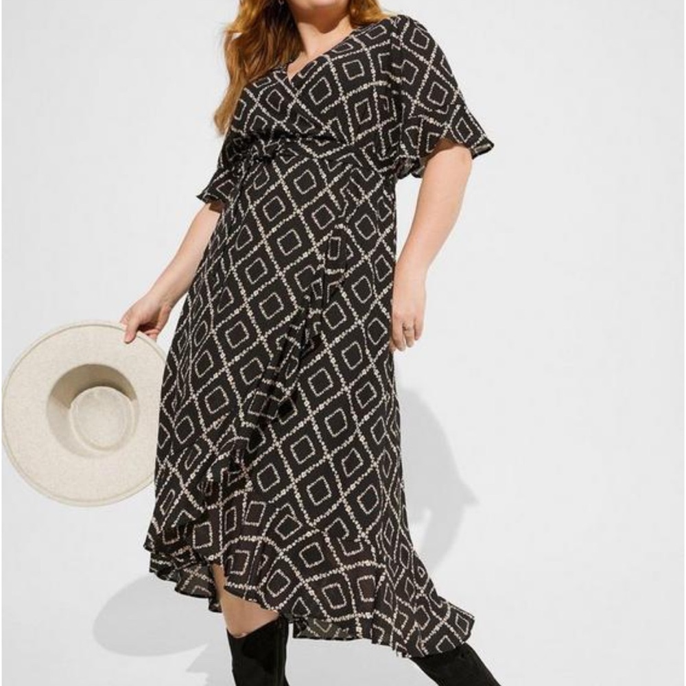 NWT Torrid Black Floral Georgette Surplice Neckline Hi-Low Maxi Dress Size 2